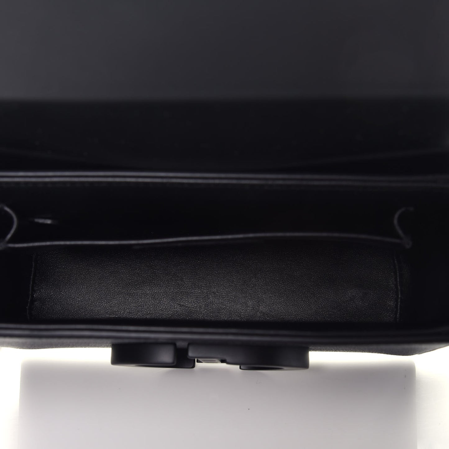 Ultra Matte Grained Calfskin 30 Montaigne Box Bag Black