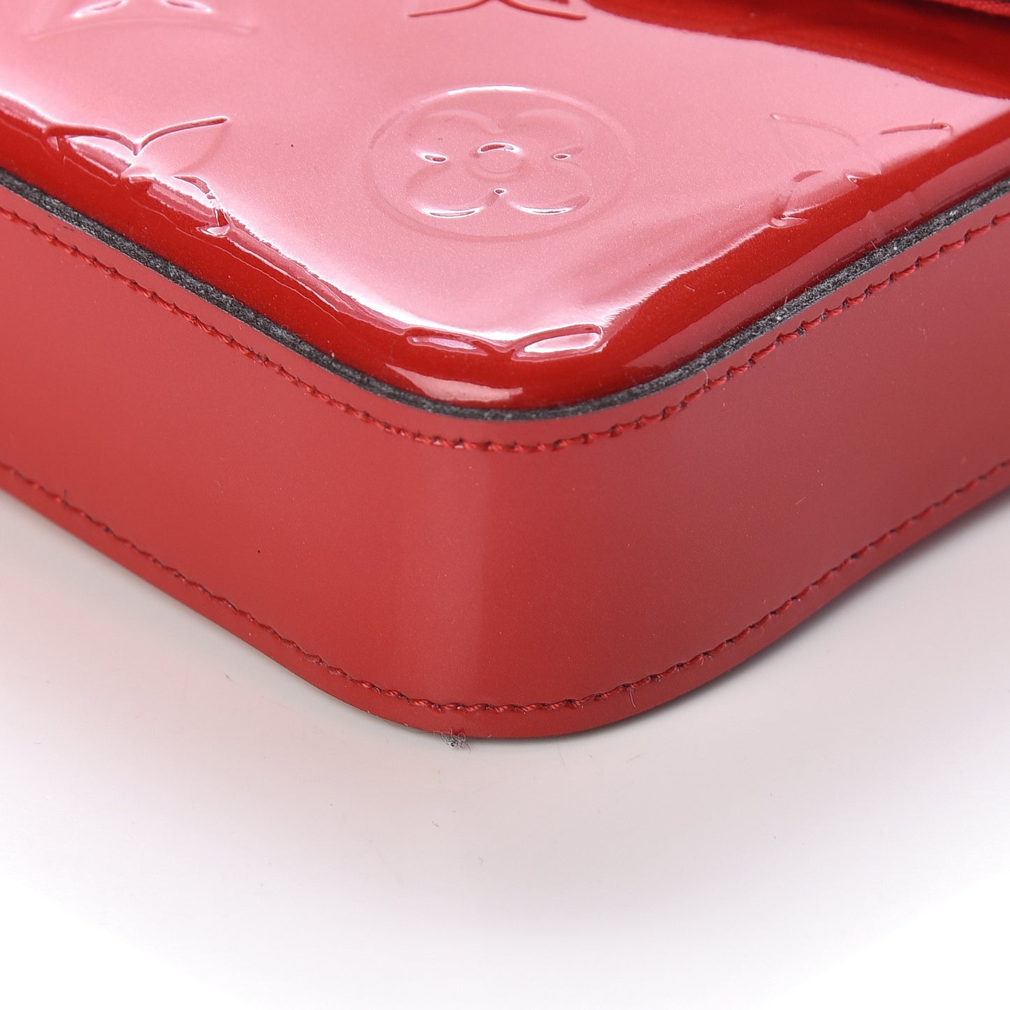 Vernis Felicie Pochette Chain Wallet Cherry