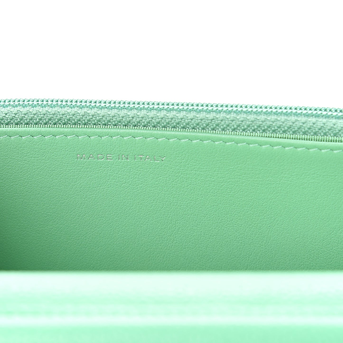Caviar Chevron Quilted Wallet On Chain WOC Green
