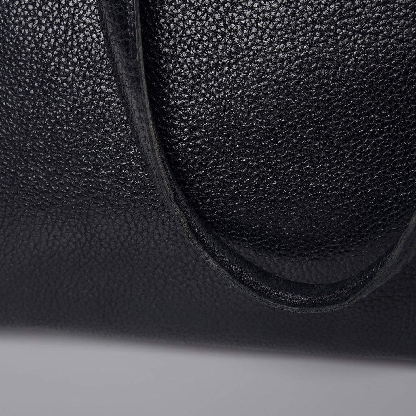 Pebbled Calfskin Large Skull Padlock Zip Around Tote Black