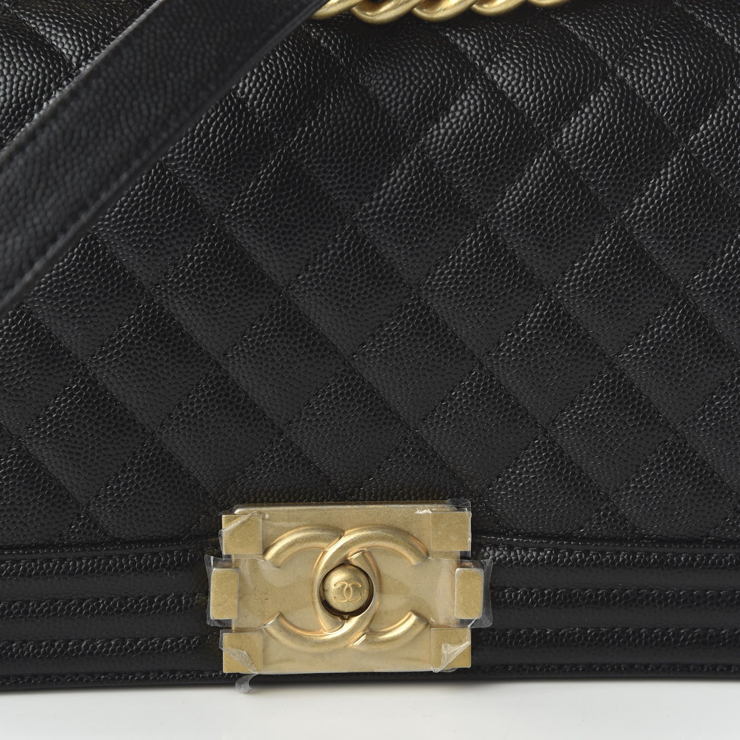 Caviar Quilted Medium Boy Flap Black