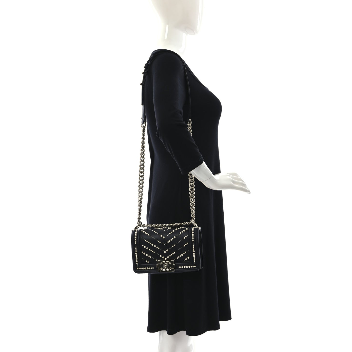 Calfskin Pearl Chevron Medium Boy Flap Black