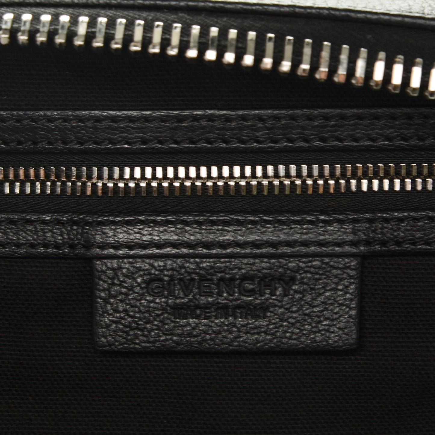 Sugar Goatskin Medium Antigona Black