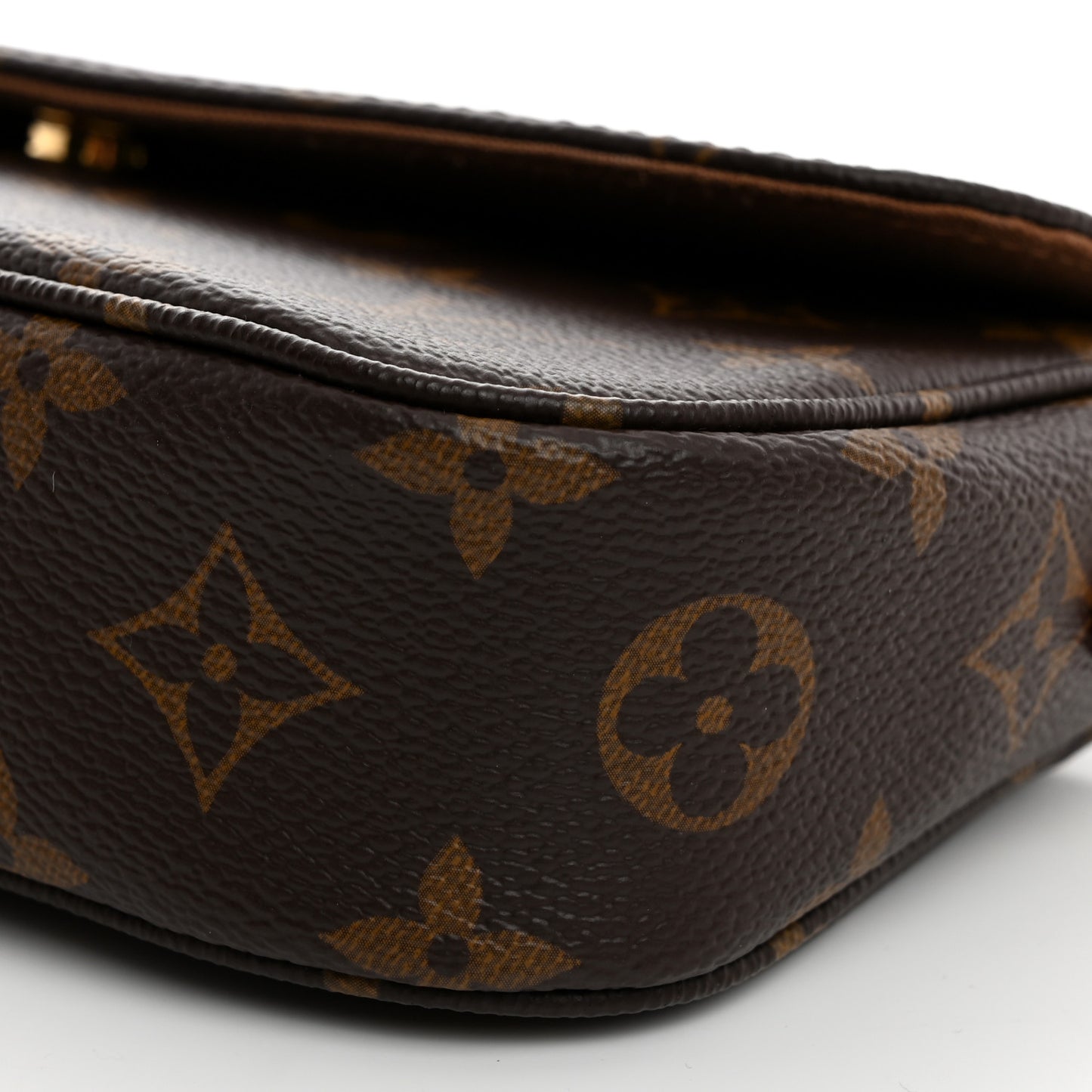 Monogram Ivy Wallet On Chain