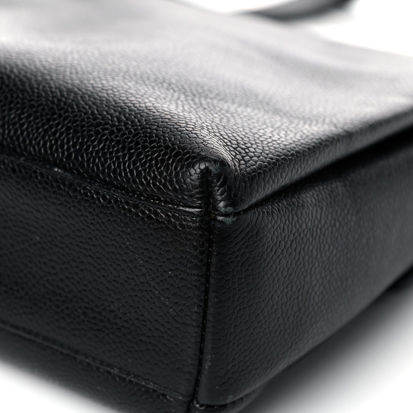 Caviar Medium Shoulder Bag Black