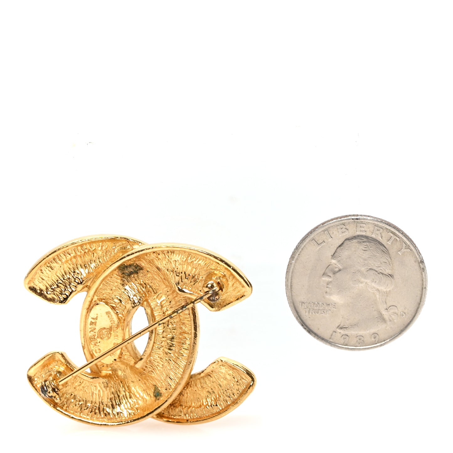 Metal Quilted Large CC Brooch Gold