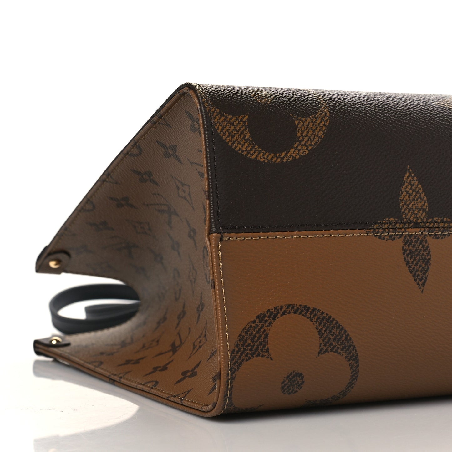 Reverse Monogram Giant Onthego MM