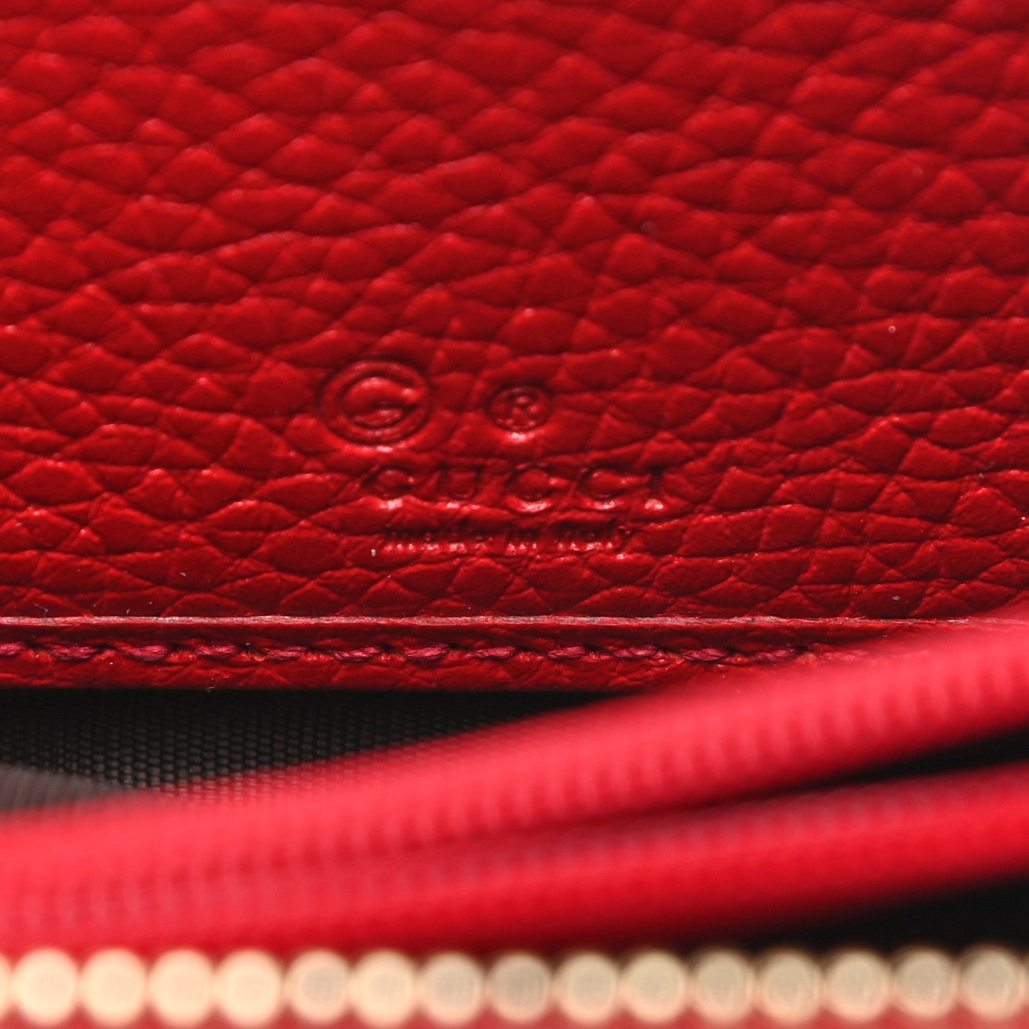Gucci Pebbled Calfskin Soho Compact Disco Zip Around Wallet Tabasco Red 6 of 10