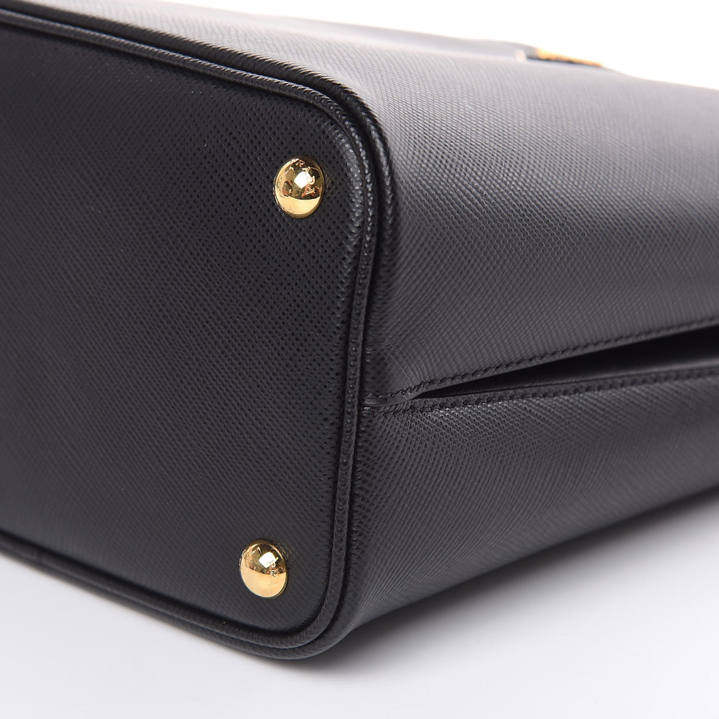 Saffiano Cuir Medium Panier Bucket Bag Black Fuoco