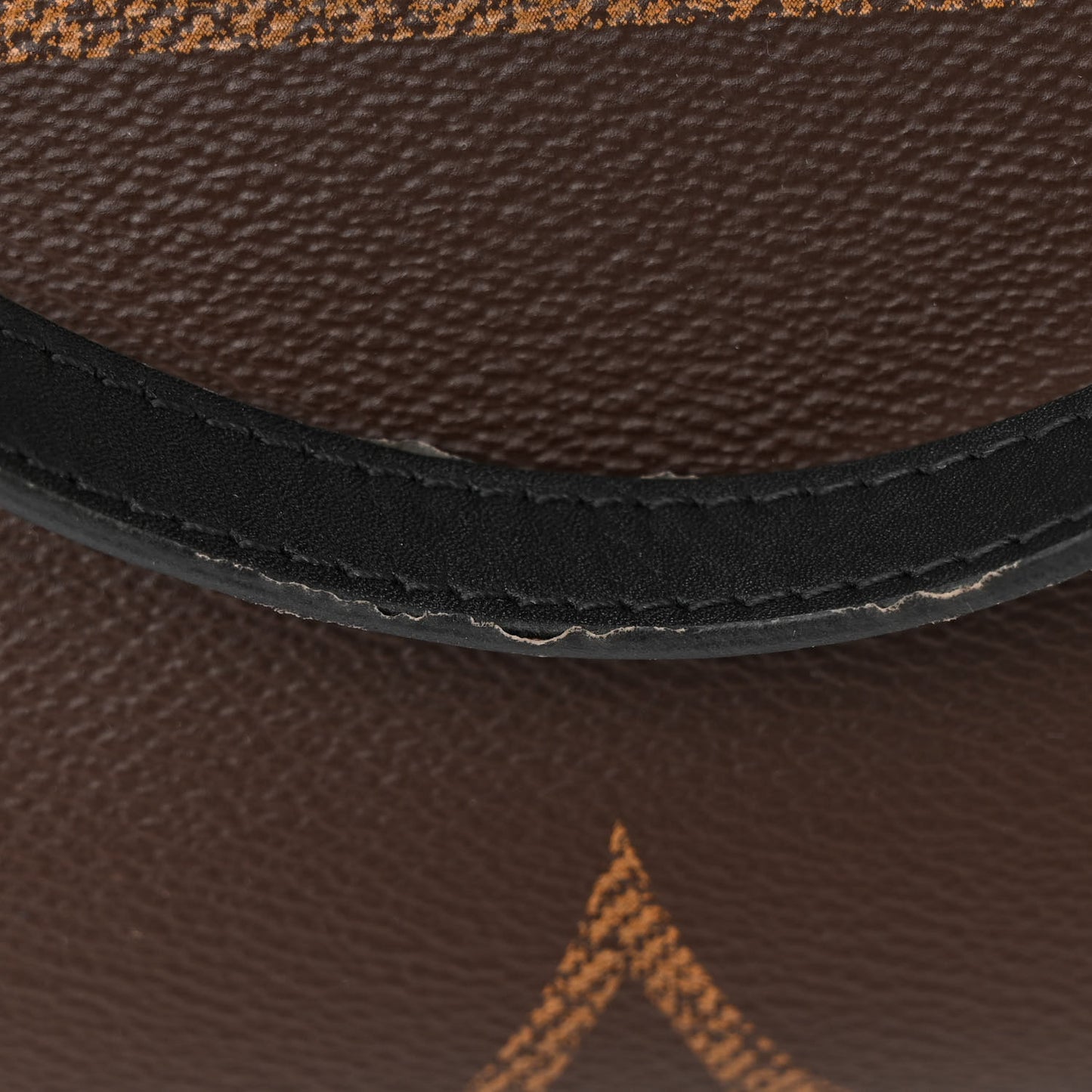 Reverse Monogram Giant Onthego MM