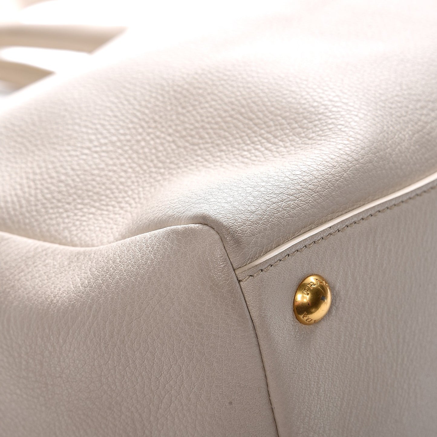 Vitello Daino Top Handle Zip Tote Sabbia