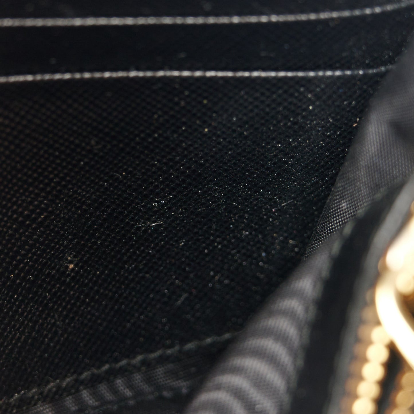 Saffiano Metal Oro Chain Wallet Black