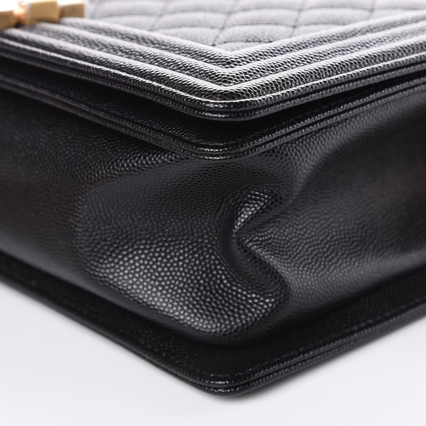 Caviar Quilted Medium Boy Flap Black