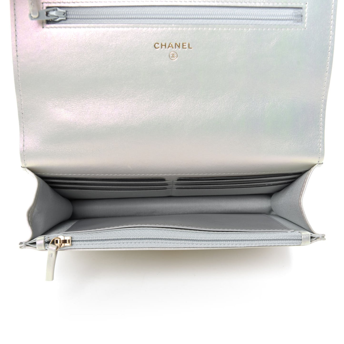 Iridescent Calfskin Quilted 19 Wallet On Chain WOC White