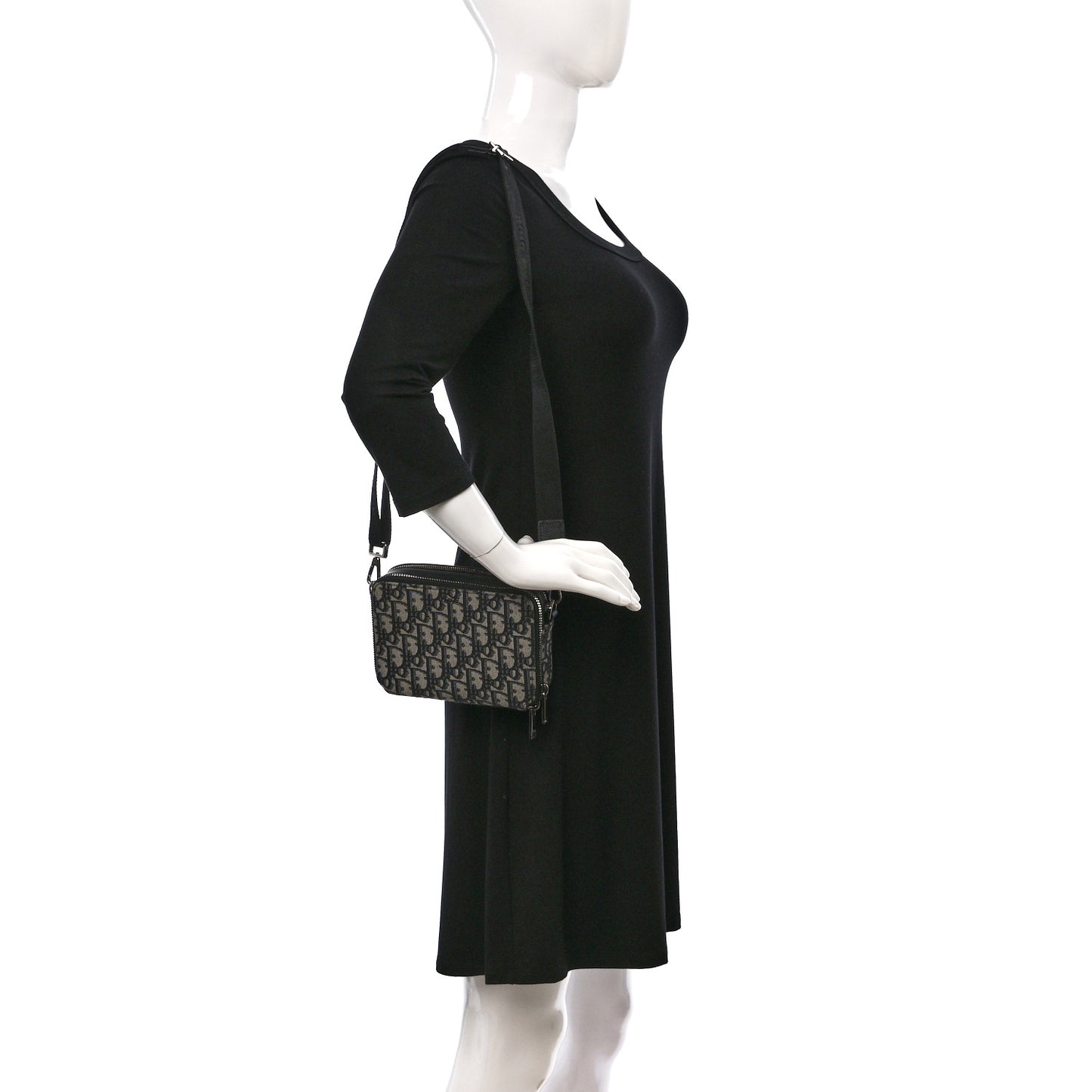 Oblique Messenger Pouch Black