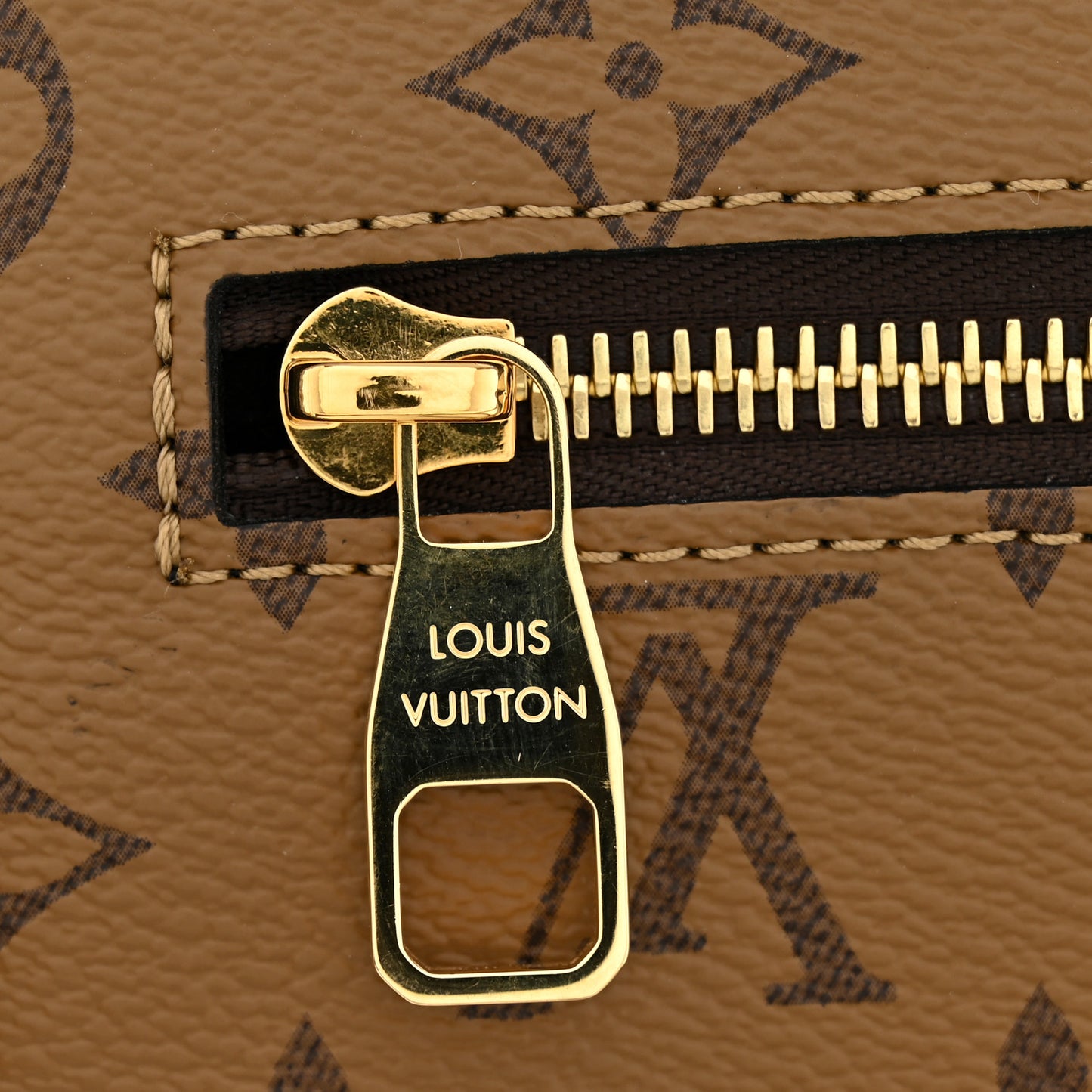 Reverse Monogram Pochette Metis