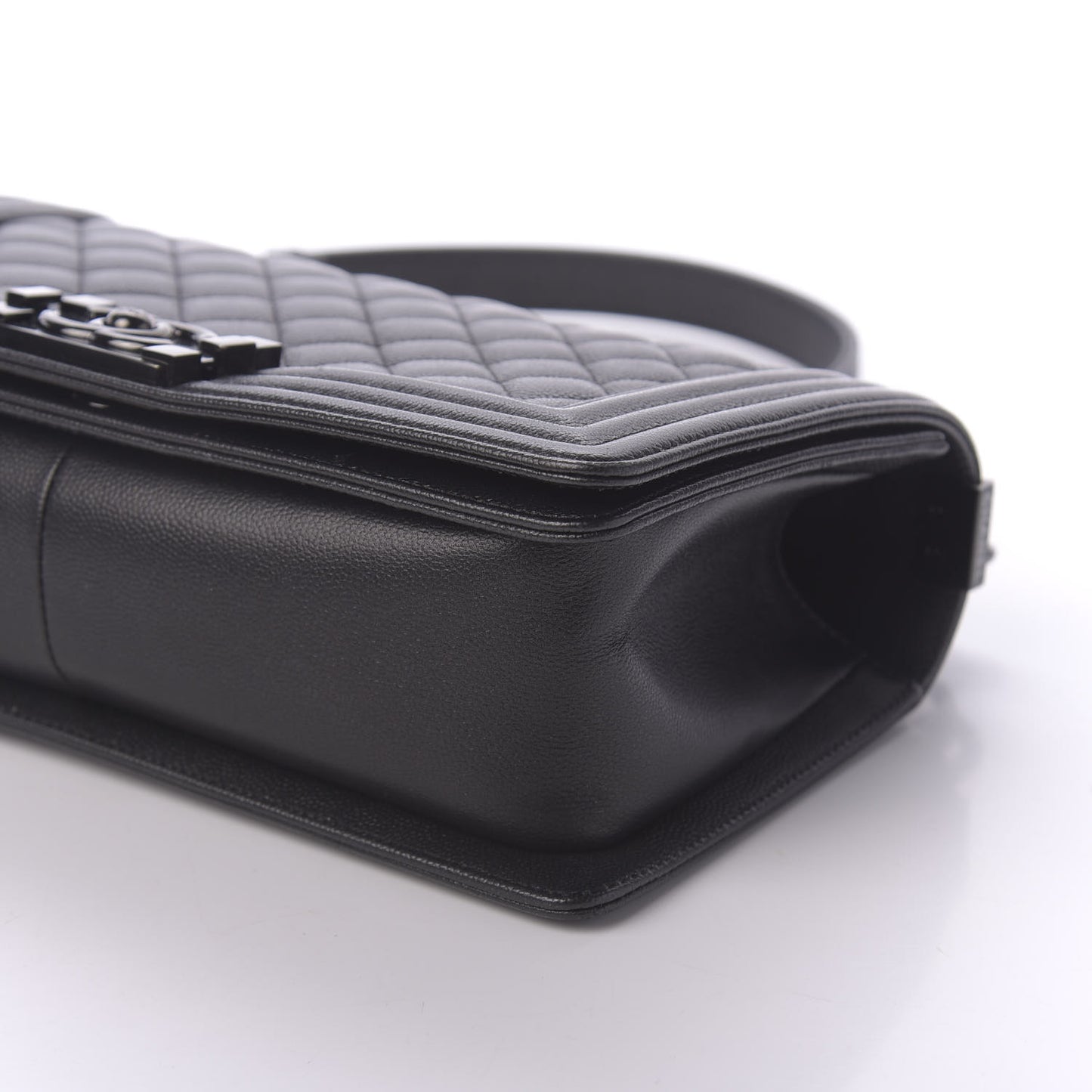 Caviar Quilted Medium Boy Flap So Black