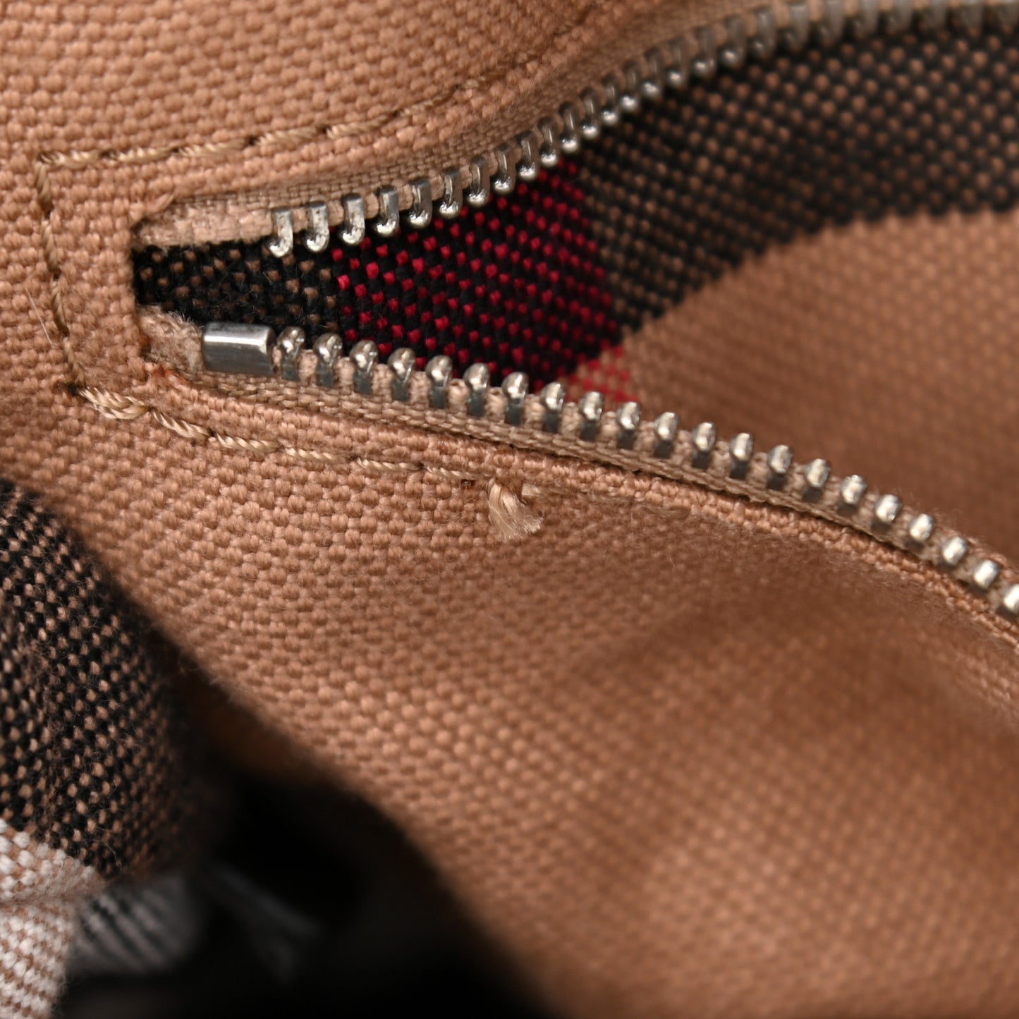 Grainy Calfskin House Check Small Maidstone Black