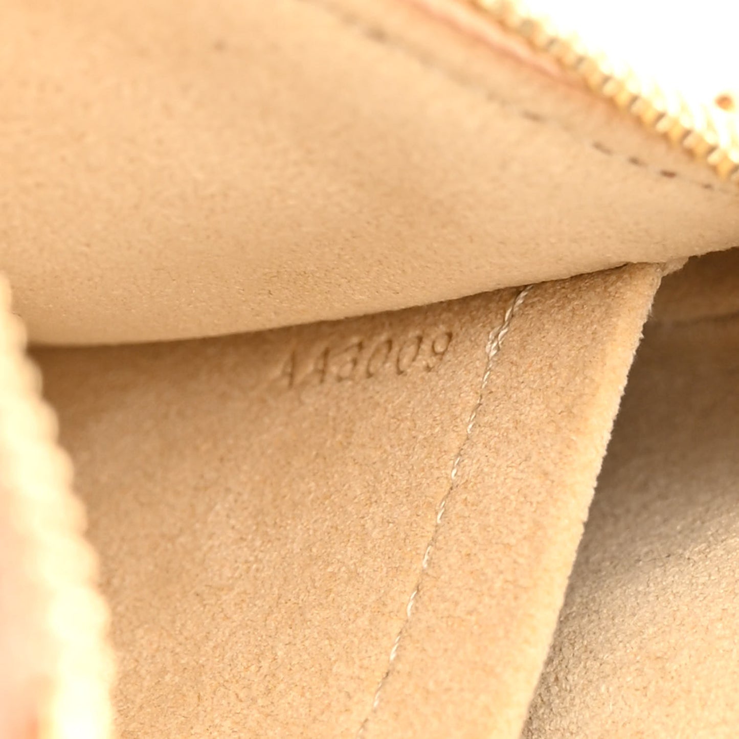 Damier Azur Trunks Labels Pochette Milla MM