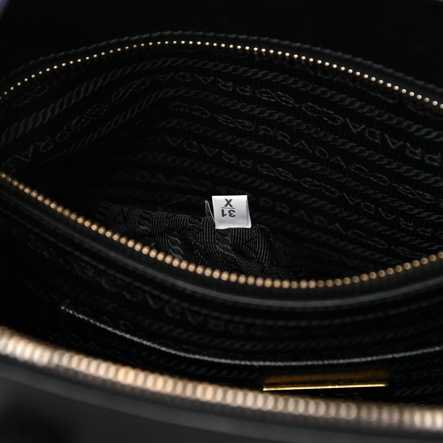 Saffiano Medium Galleria Double Zip Tote Black