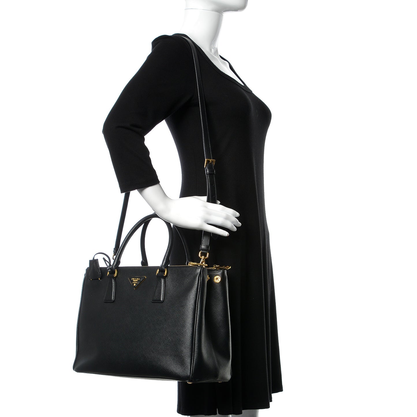 Saffiano Medium Galleria Double Zip Tote Black
