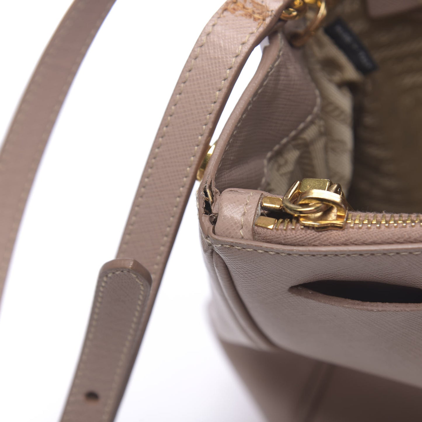 Saffiano Medium Galleria Double Zip Tote Cammeo