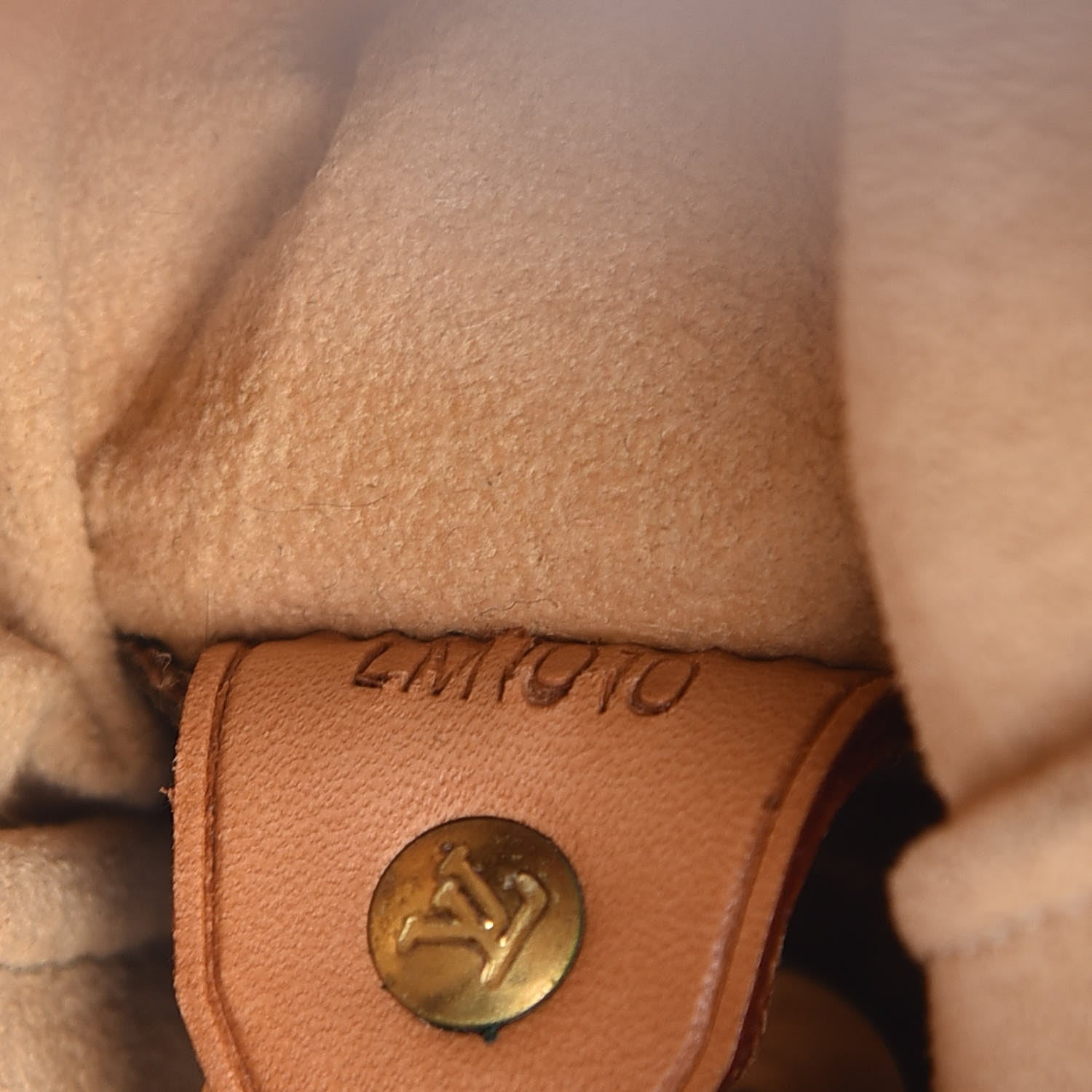 Louis Vuitton Monogram Looping GM 9 of 15