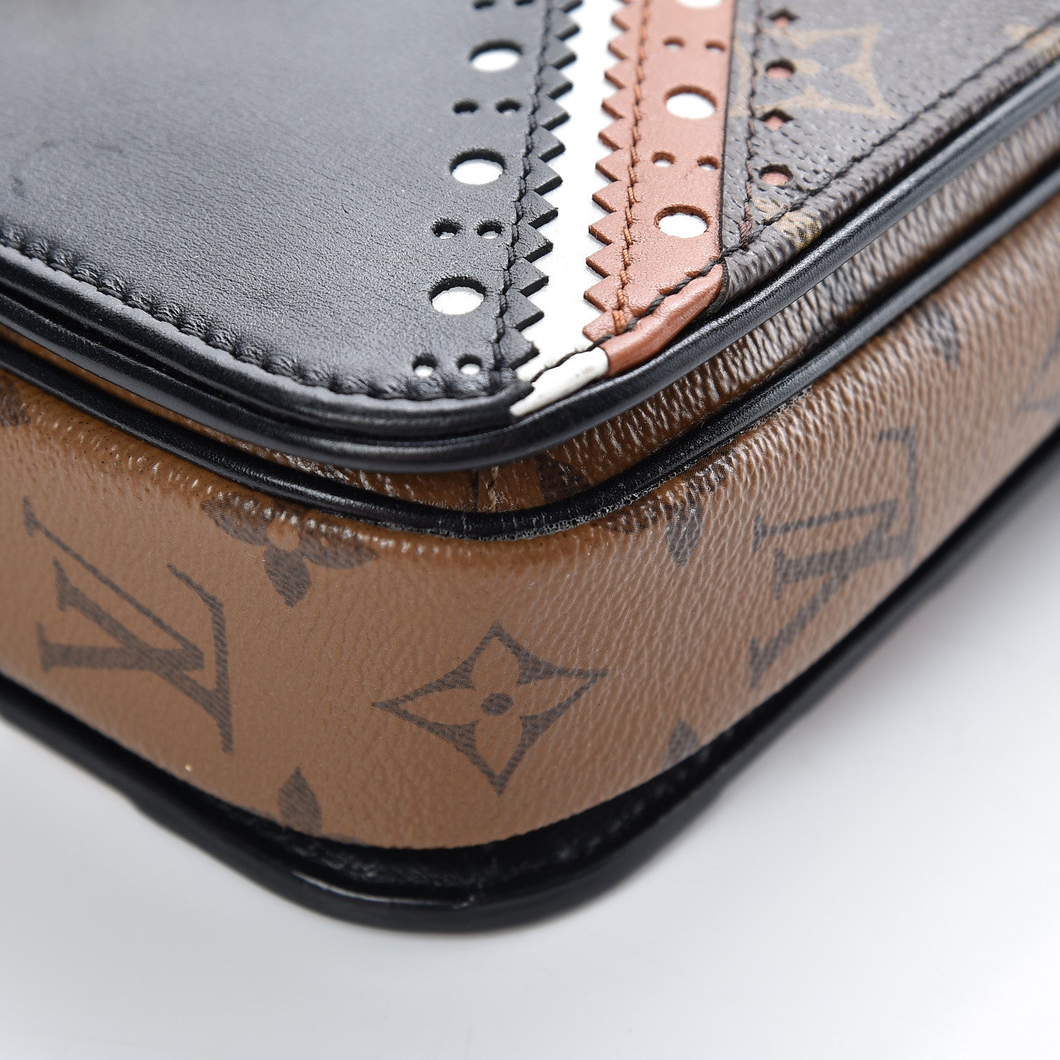 Louis Vuitton Monogram Pochette Metis MM 12 of 17