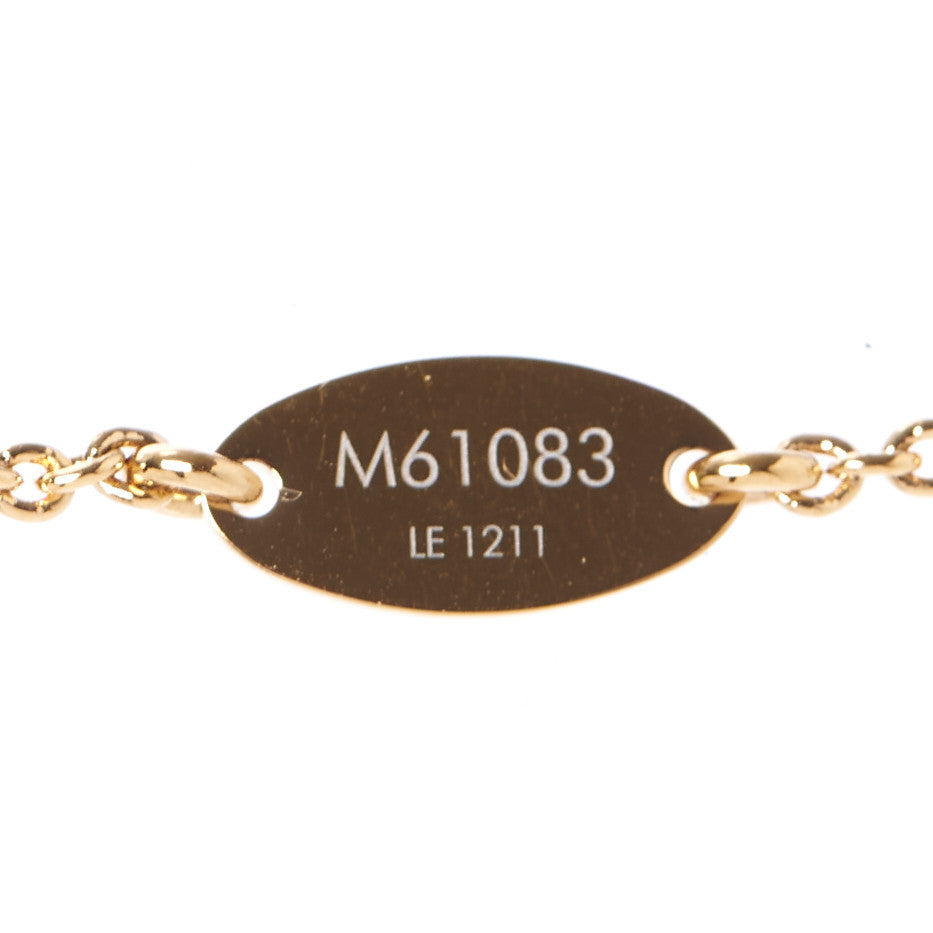 Louis Vuitton Essential V Necklace Gold 6 of 7