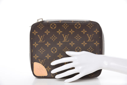 Louis Vuitton Monogram Horizon Accessories Pouch 2 of 8