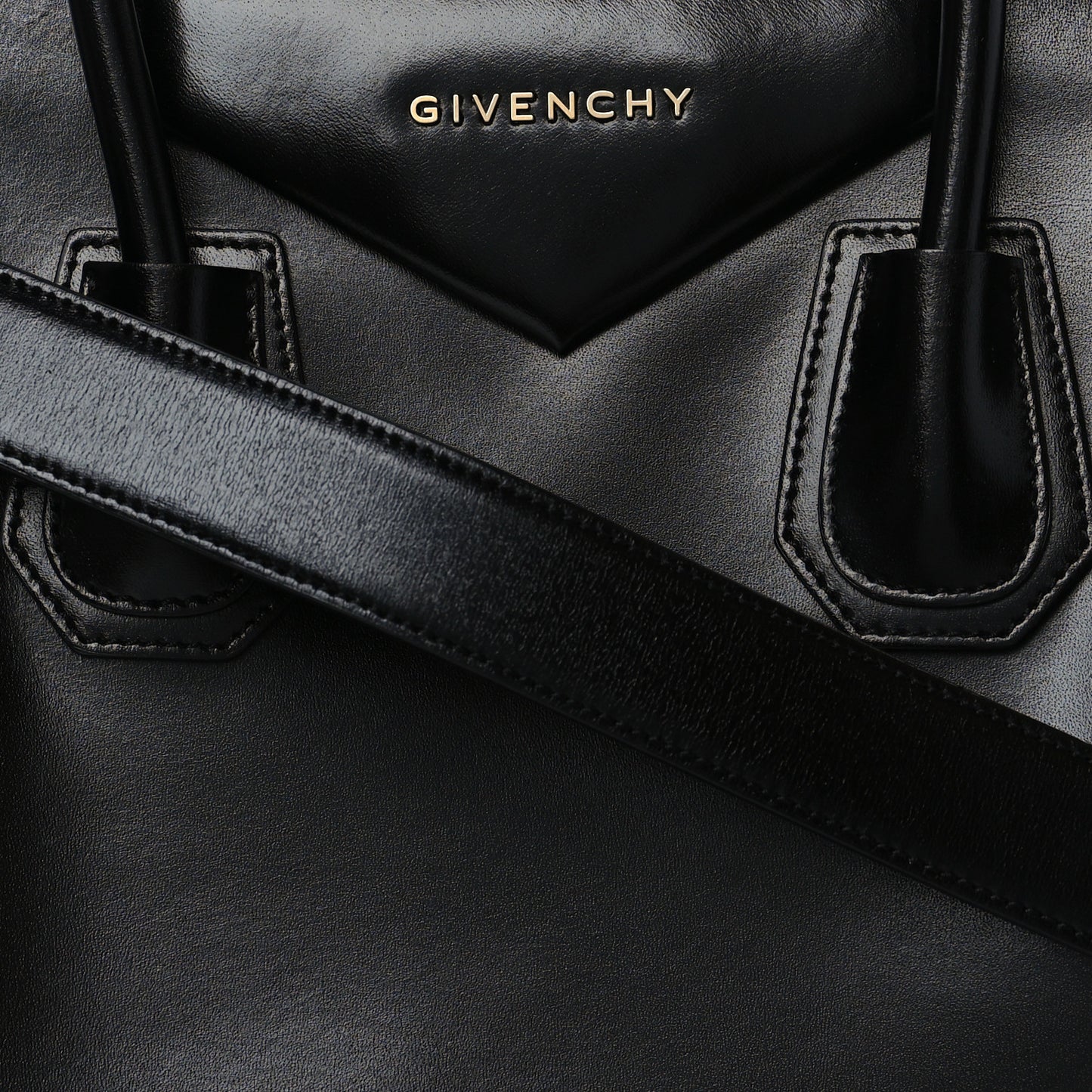 Shiny Lord Calfskin Medium Antigona Black
