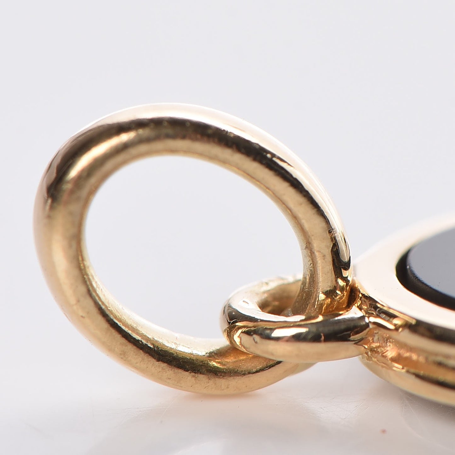 18K Yellow Gold Black Onyx Magic Alhambra Pendant