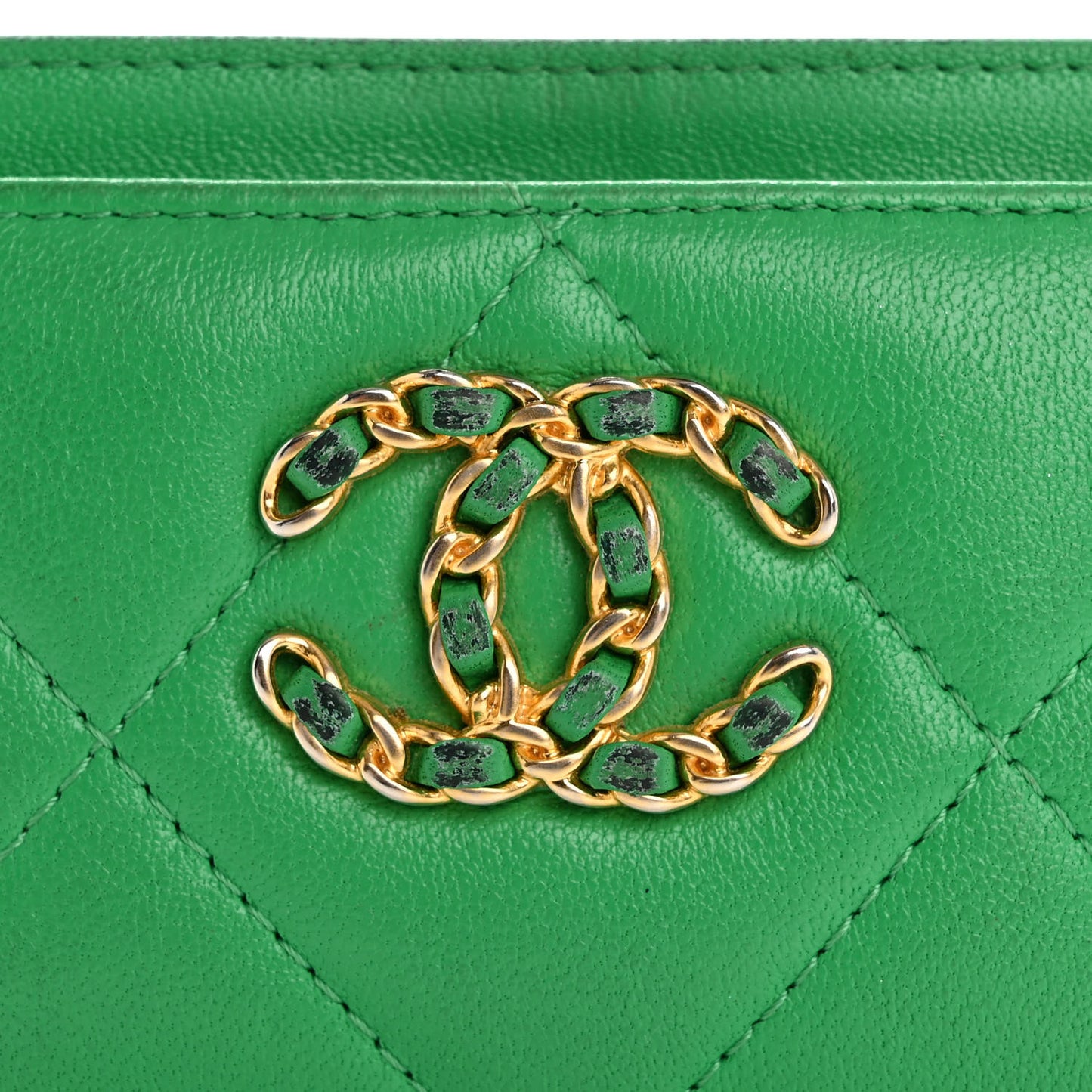 Lambskin Quilted Chanel 19 Card Holder Green