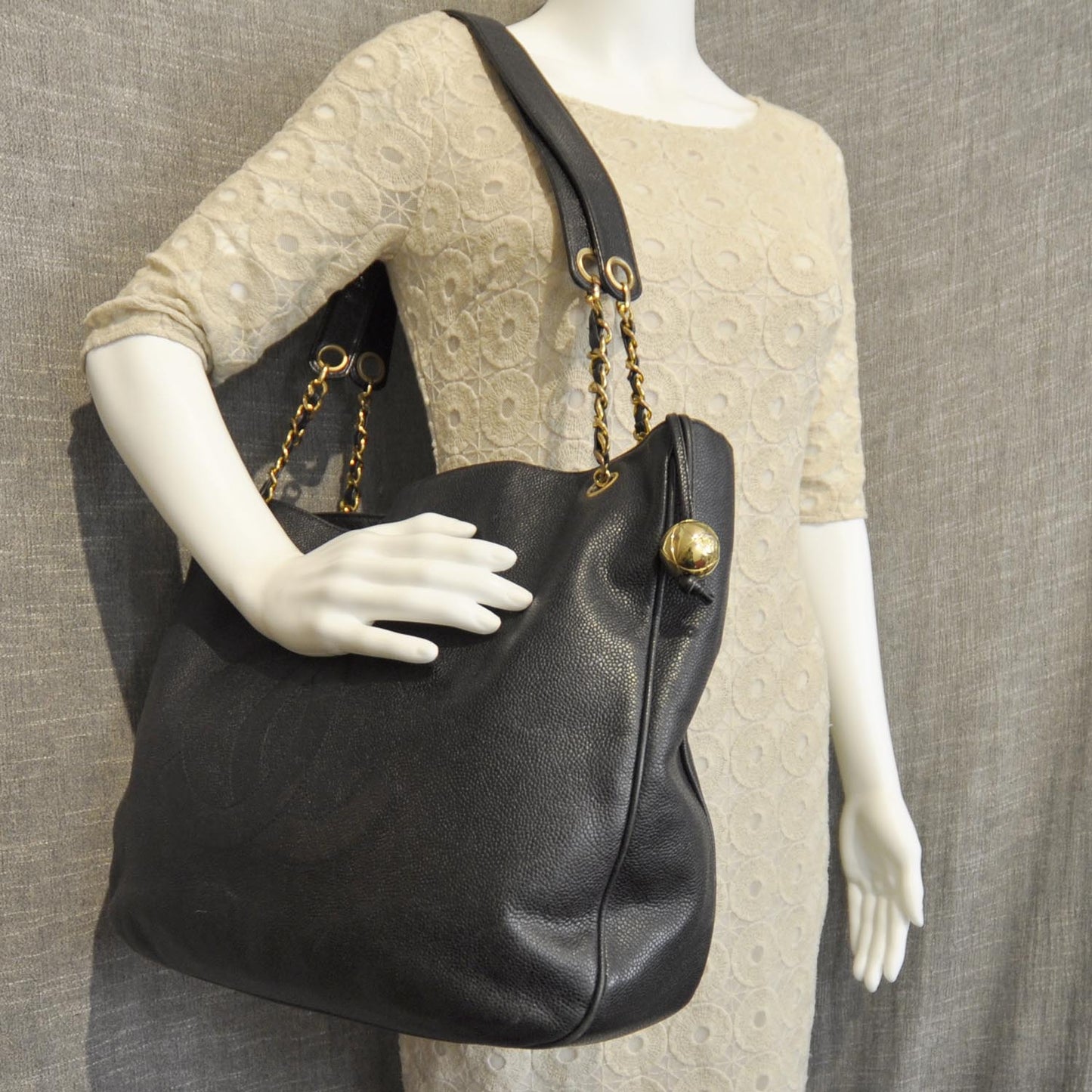 Caviar CC Shoulder Bag Black