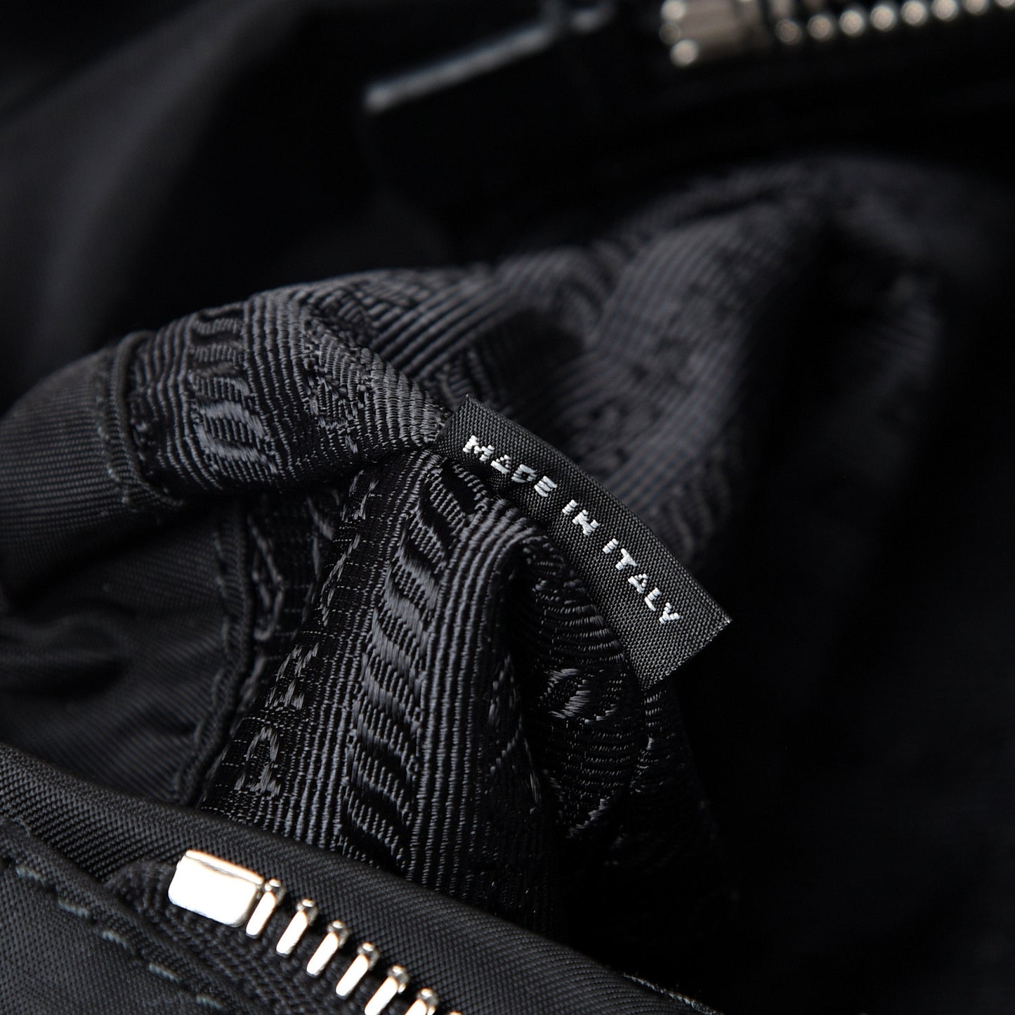Tessuto Nylon Vela Saffiano Tote Black