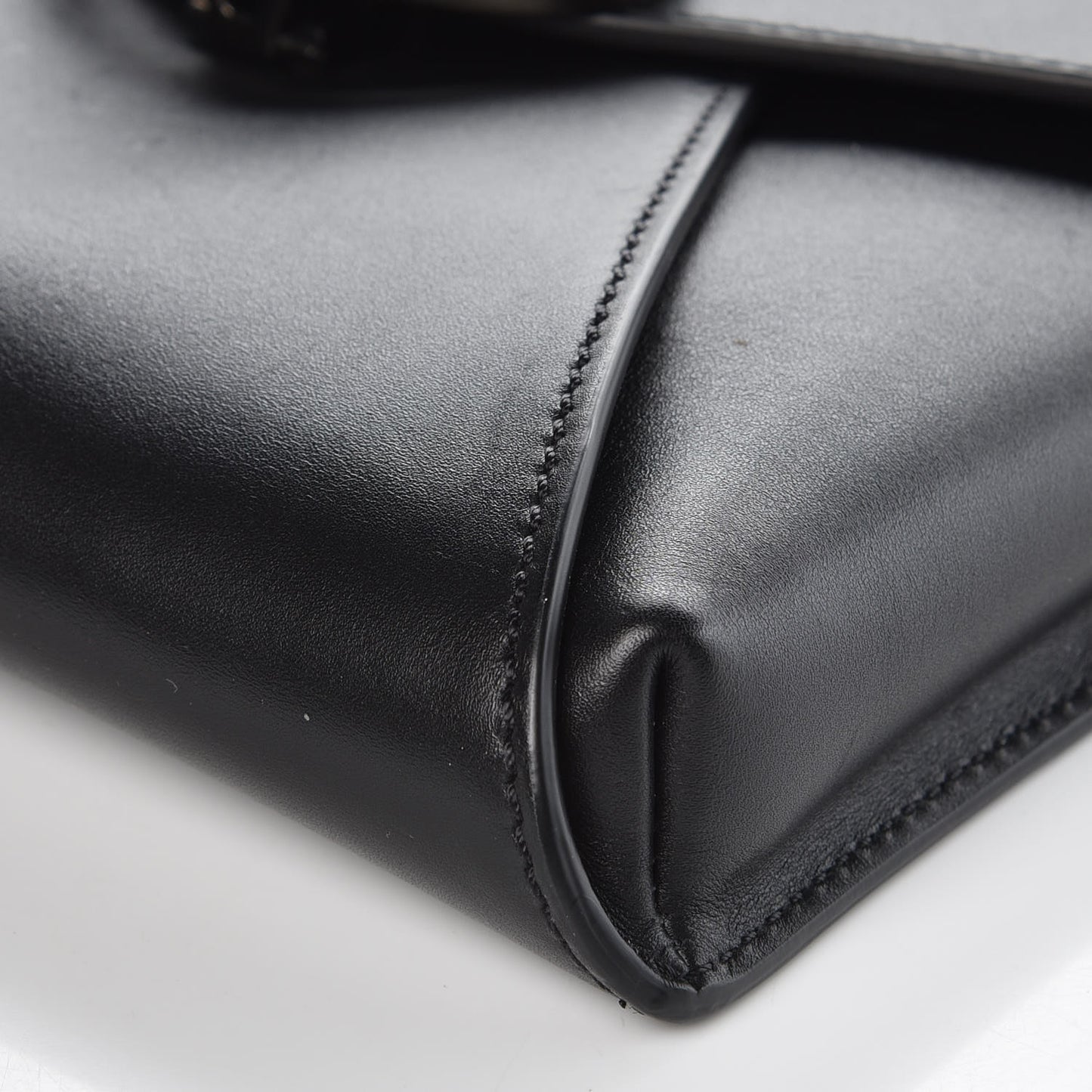 Calfskin V Rivet Chain Clutch Black