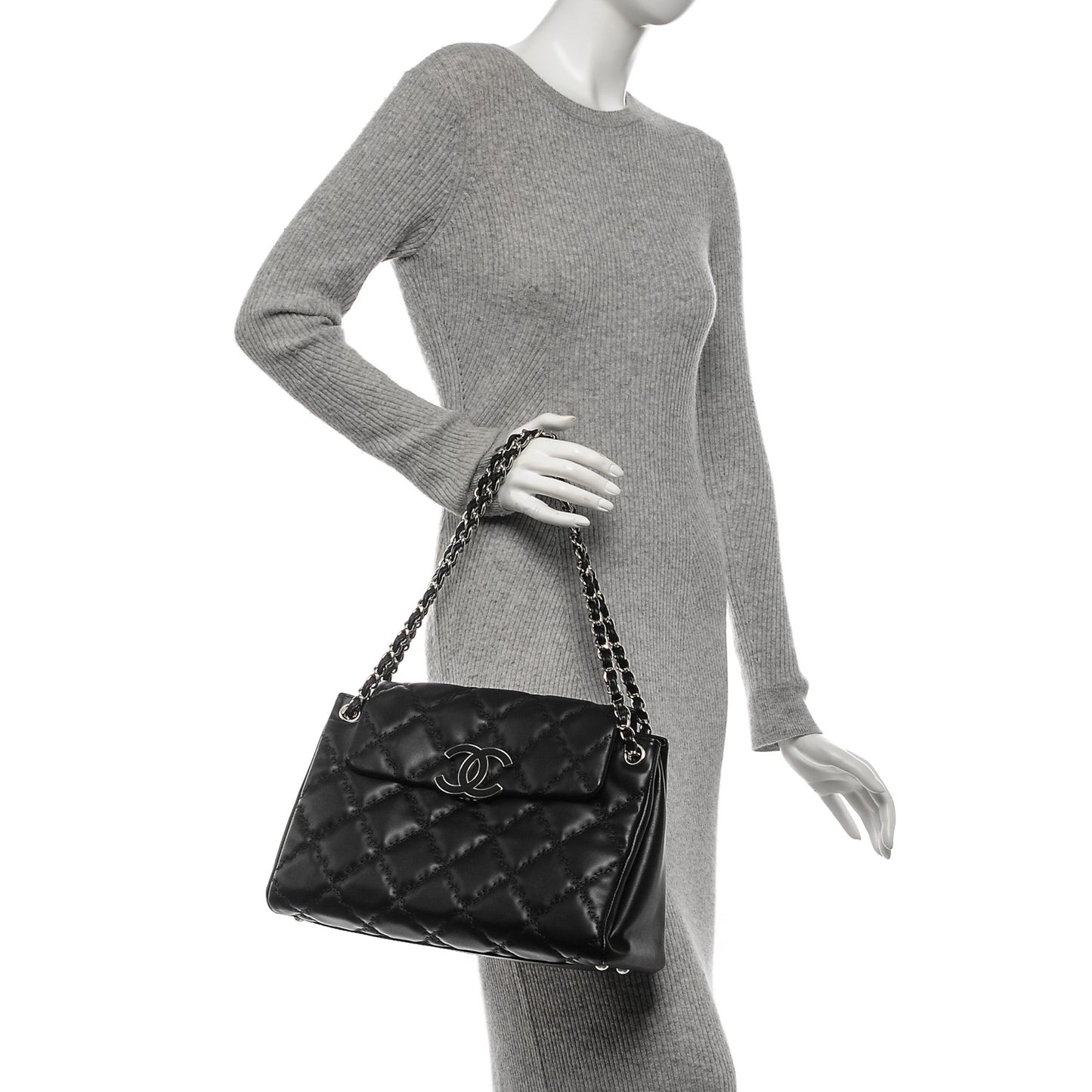 Calfskin Double Stitch Large Hamptons Flap Bag Black