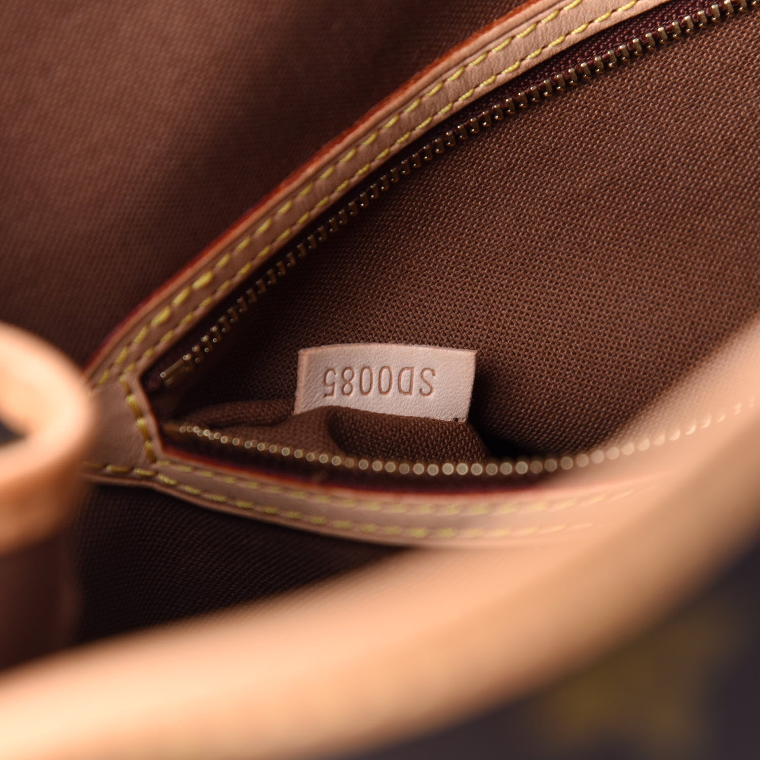 Louis Vuitton Monogram Batignolles Horizontal 9 of 10