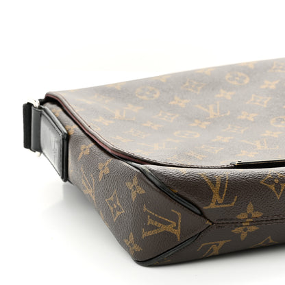 Louis Vuitton Monogram Macassar District PM 8 of 9