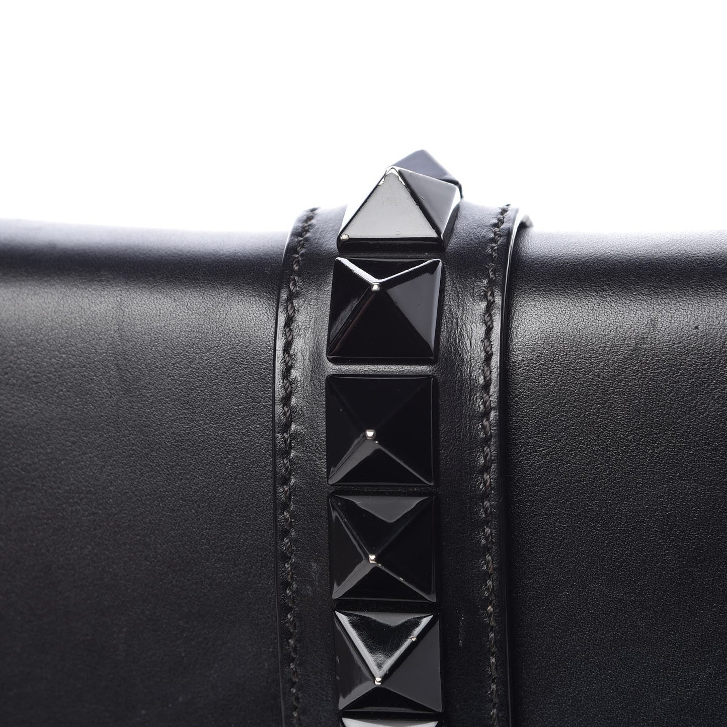 Vitello Medium Glam Lock Rockstud Flap Black Light Ivory