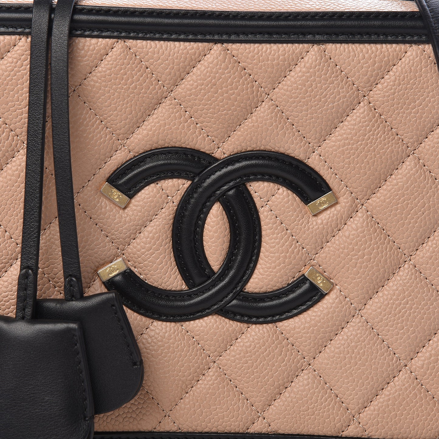 Caviar Quilted Medium CC Filigree Vanity Case Beige Black