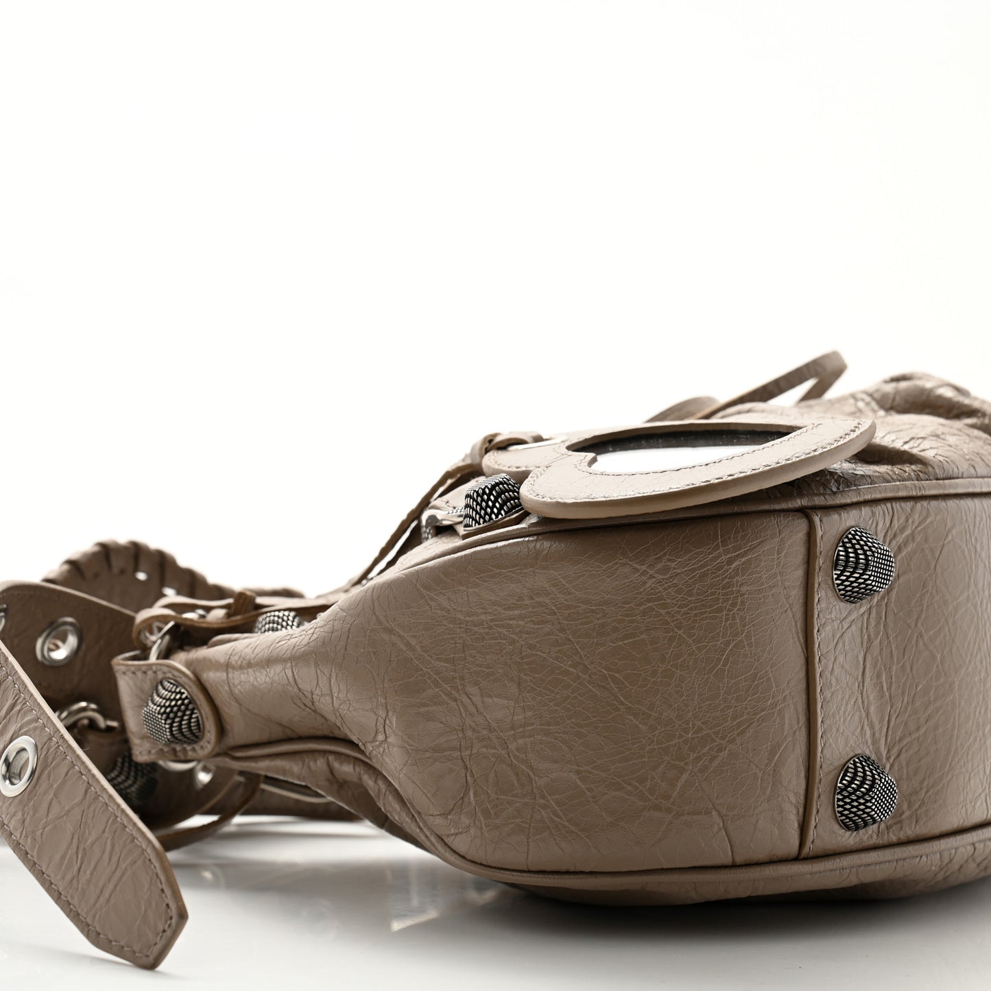 Agneau Arena Small Le Cagole Shoulder Bag Mink Grey