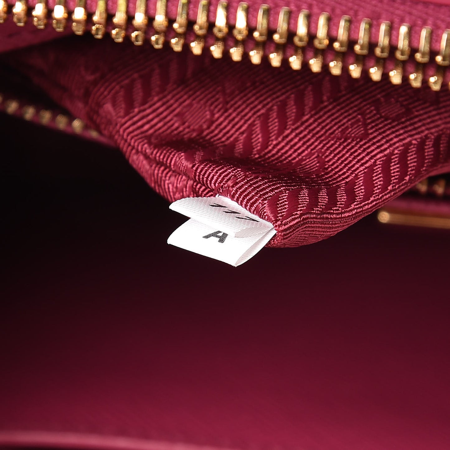 Saffiano Lux Small Galleria Double Zip Tote Fuxia