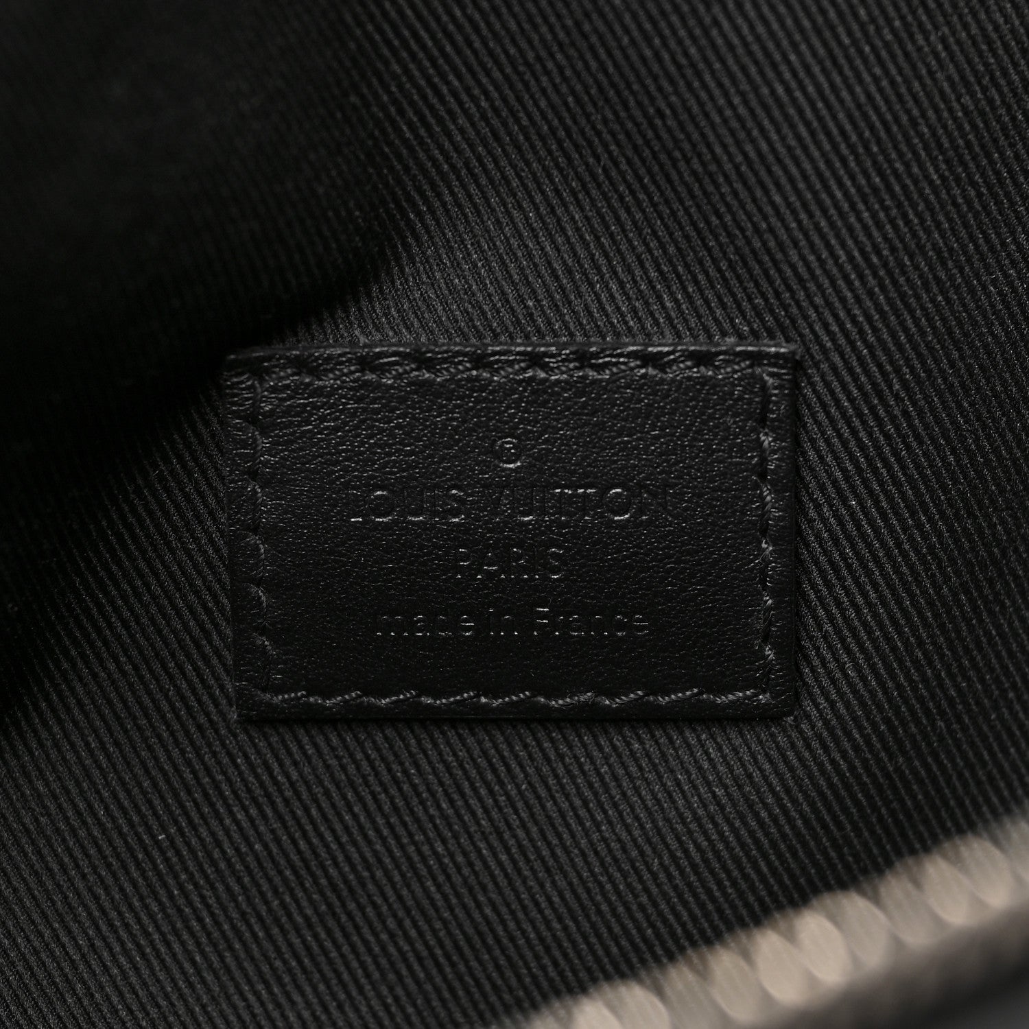 Louis Vuitton Monogram Eclipse Discovery Bumbag 6 of 8