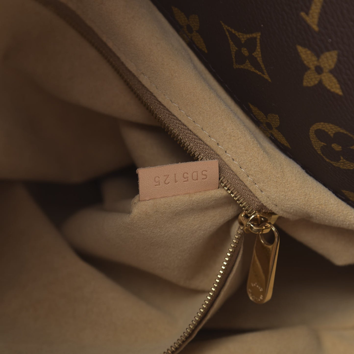 Monogram Artsy MM