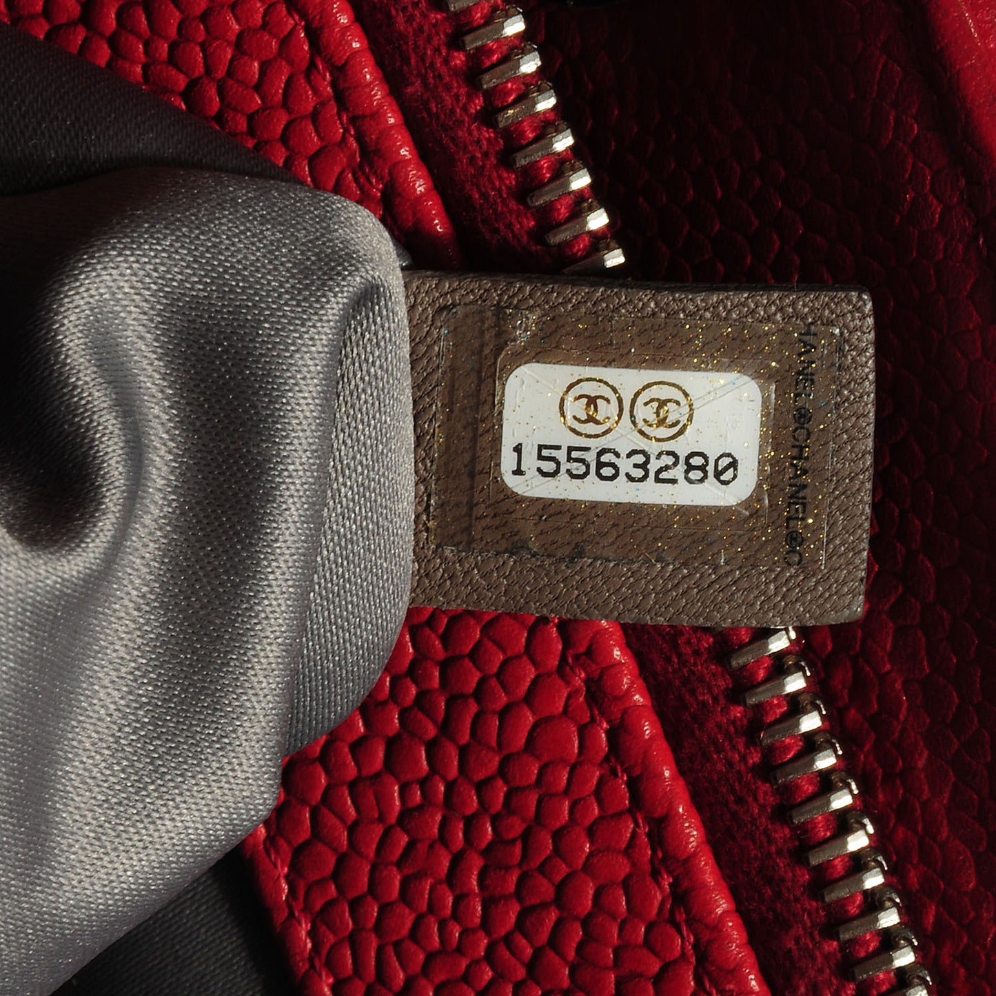 Caviar XL Grand Shopping Tote GST Red