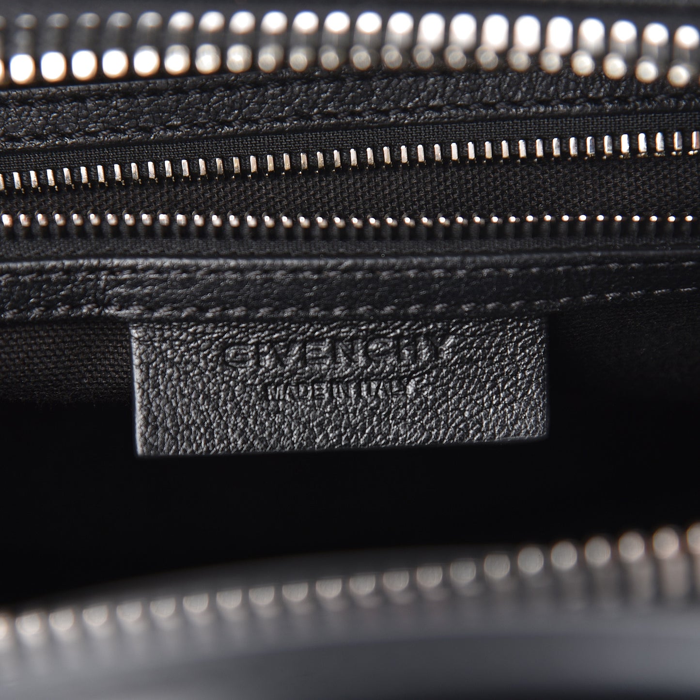 Sugar Goatskin Medium Antigona Black
