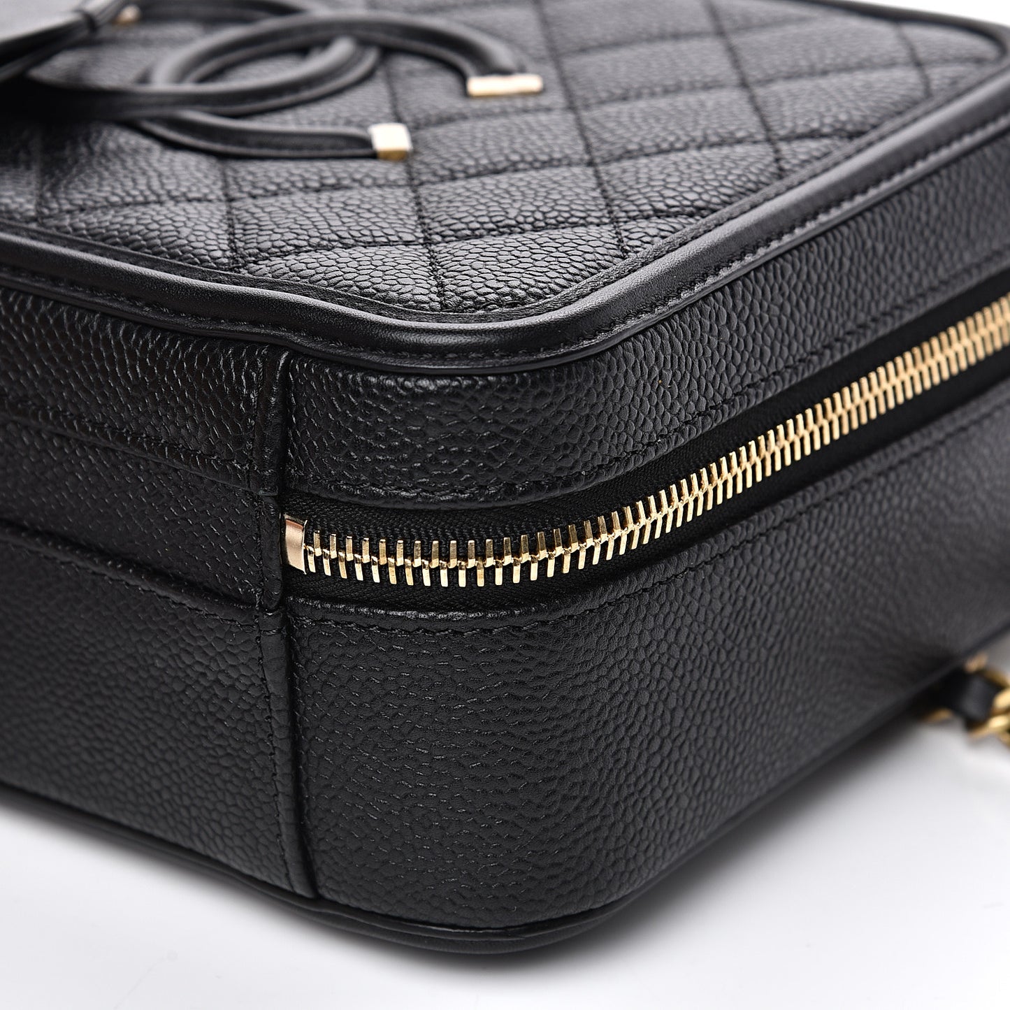 Caviar Quilted Medium CC Filigree Vanity Case Black