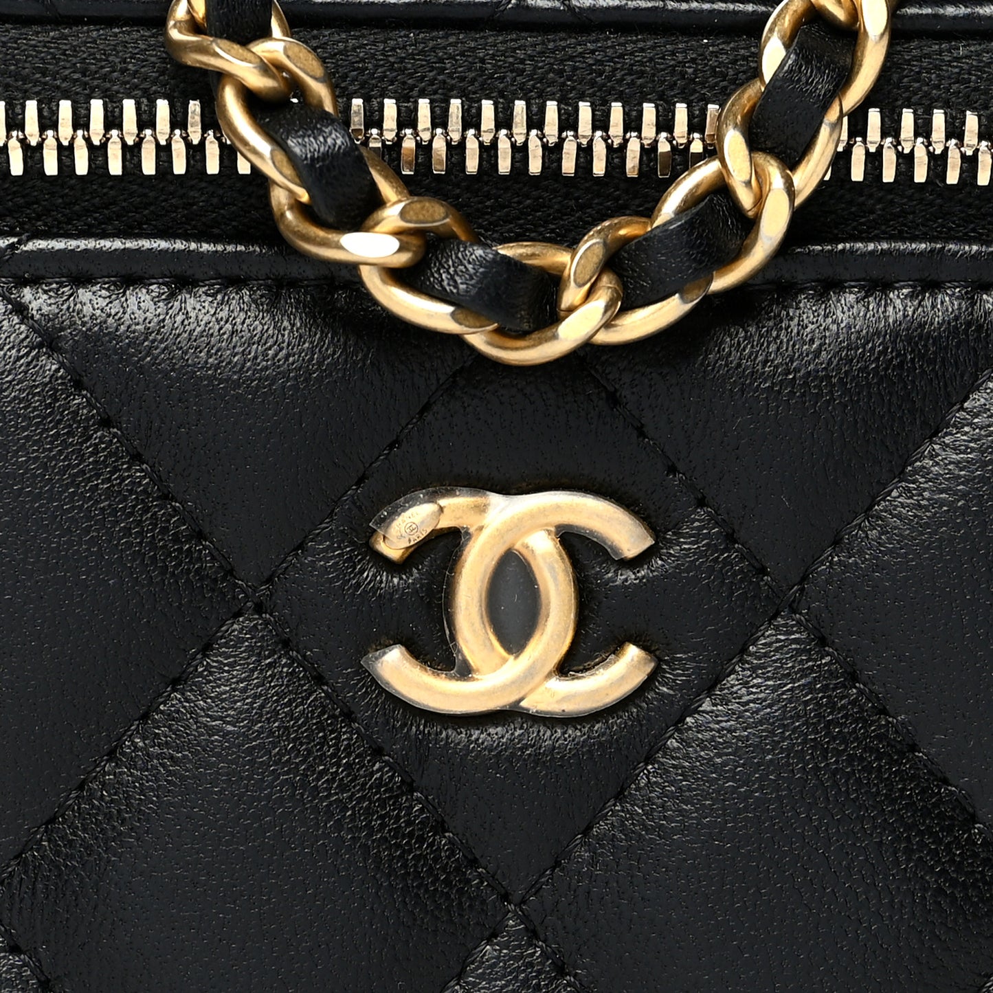 Lambskin Quilted Mini Pearl Crush Vanity Case With Chain Black