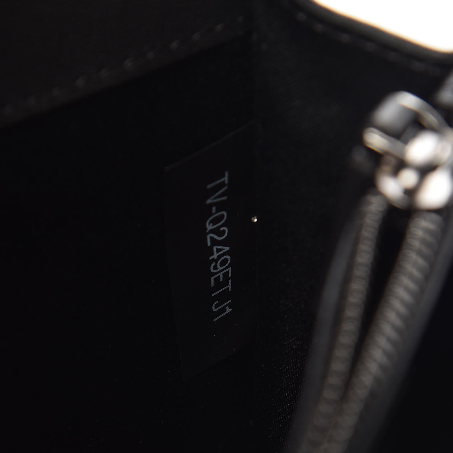 Valentino Garavani Vitello Chevron Rockstud Wallet on Chain Light Ivory Black 7 of 7